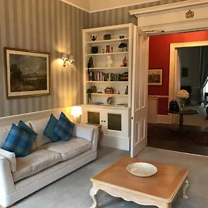 Apartment Escape To @ Albyn Place, Edinburgh