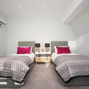 spacious-georgian-coach-house-with-parking-tch.tophotelsbath.com/