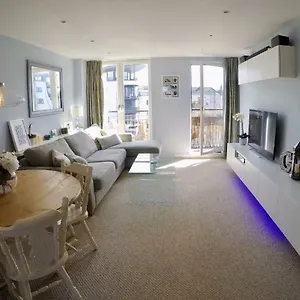 Apartment East Pilton - 2 Bed Free Parking & Balcony, Edinburgh