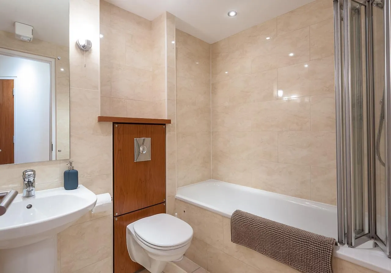 The Holyrood Park Residence Edinburgh 0*,