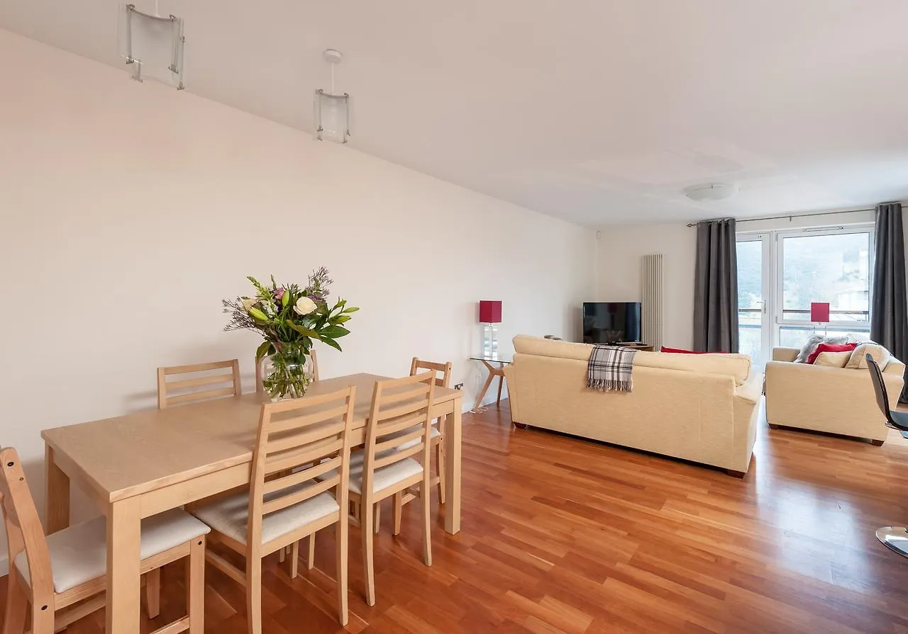 Apartamento The Holyrood Park Residence Edimburgo Reino Unido
